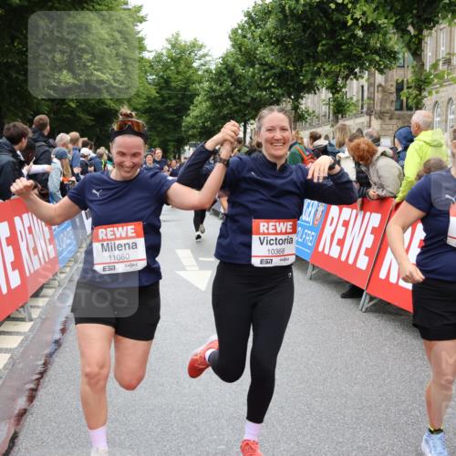 14.06.2026 - REWE Women's Run Strokosch-Dieckow http://msf.ph/oto/9785615 14.06.2026 10:04:05 Ziel 10011, 10013, 10301, 10368, 10415, 10603, 10900, 10996, 11080 meine-sportfotos.de