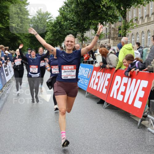 14.06.2026 - REWE Women's Run Strokosch-Dieckow http://msf.ph/oto/9785625 14.06.2026 10:04:08 Ziel 10227, 10301, 10368, 10415, 10476, 10603, 10900, 10996, 11080, 11333 meine-sportfotos.de