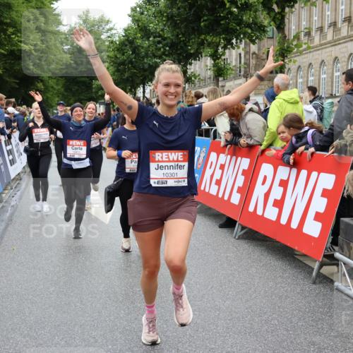 14.06.2026 - REWE Women's Run Strokosch-Dieckow http://msf.ph/oto/9785638 14.06.2026 10:04:08 Ziel 10227, 10301, 10368, 10415, 10476, 10603, 10900, 10996, 11080, 11333 meine-sportfotos.de