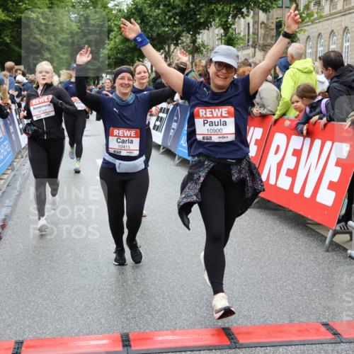 14.06.2026 - REWE Women's Run Strokosch-Dieckow http://msf.ph/oto/9785653 14.06.2026 10:04:09 Ziel 10227, 10276, 10301, 10368, 10415, 10448, 10476, 10603, 10900, 10996, 11080, 11333 meine-sportfotos.de