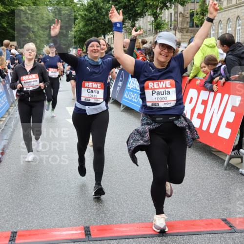 14.06.2026 - REWE Women's Run Strokosch-Dieckow http://msf.ph/oto/9785662 14.06.2026 10:04:09 Ziel 10227, 10276, 10301, 10368, 10415, 10448, 10476, 10603, 10900, 10996, 11080, 11333 meine-sportfotos.de