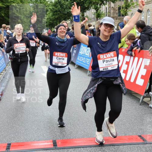 14.06.2026 - REWE Women's Run Strokosch-Dieckow http://msf.ph/oto/9785666 14.06.2026 10:04:09 Ziel 10227, 10276, 10301, 10368, 10415, 10448, 10476, 10603, 10900, 10996, 11080, 11333 meine-sportfotos.de