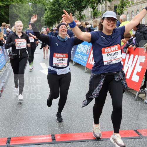 14.06.2026 - REWE Women's Run Strokosch-Dieckow http://msf.ph/oto/9785672 14.06.2026 10:04:09 Ziel 10227, 10276, 10301, 10368, 10415, 10448, 10476, 10603, 10900, 10996, 11080, 11333 meine-sportfotos.de