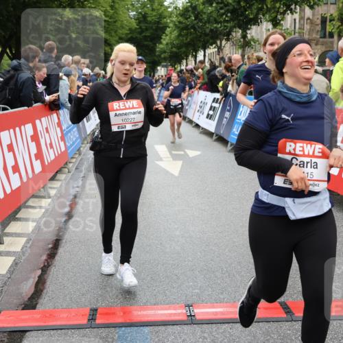 14.06.2026 - REWE Women's Run Strokosch-Dieckow http://msf.ph/oto/9785676 14.06.2026 10:04:10 Ziel 10227, 10276, 10301, 10368, 10415, 10448, 10476, 10603, 10900, 11080, 11333 meine-sportfotos.de