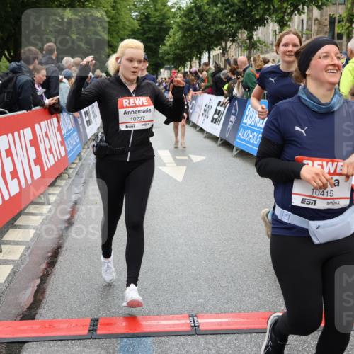 14.06.2026 - REWE Women's Run Strokosch-Dieckow http://msf.ph/oto/9785679 14.06.2026 10:04:10 Ziel 10227, 10276, 10301, 10368, 10415, 10448, 10476, 10603, 10900, 11080, 11333 meine-sportfotos.de