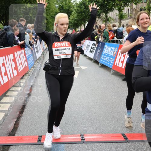 14.06.2026 - REWE Women's Run Strokosch-Dieckow http://msf.ph/oto/9785698 14.06.2026 10:04:10 Ziel 10227, 10276, 10301, 10368, 10415, 10448, 10476, 10603, 10900, 11080, 11333 meine-sportfotos.de