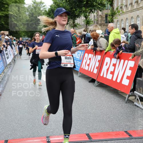 14.06.2026 - REWE Women's Run Strokosch-Dieckow http://msf.ph/oto/9785722 14.06.2026 10:04:12 Ziel 10227, 10276, 10301, 10368, 10415, 10448, 10476, 10603, 10900, 11080, 11333 meine-sportfotos.de