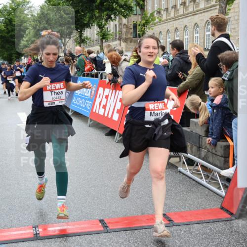 14.06.2026 - REWE Women's Run Strokosch-Dieckow http://msf.ph/oto/9785751 14.06.2026 10:04:14 Ziel 10227, 10276, 10301, 10415, 10448, 10476, 10900, 11108, 11333 meine-sportfotos.de