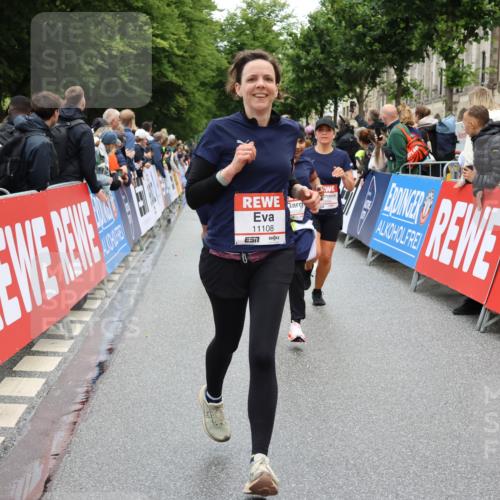 14.06.2026 - REWE Women's Run Strokosch-Dieckow http://msf.ph/oto/9785784 14.06.2026 10:04:18 Ziel 10227, 10276, 10335, 10448, 10476, 10554, 10974, 11037, 11108, 11279, 11333, 11338, 11534 meine-sportfotos.de
