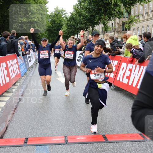 14.06.2026 - REWE Women's Run Strokosch-Dieckow http://msf.ph/oto/9785794 14.06.2026 10:04:19 Ziel 10276, 10335, 10448, 10554, 10974, 11037, 11108, 11279, 11333, 11338, 11534 meine-sportfotos.de