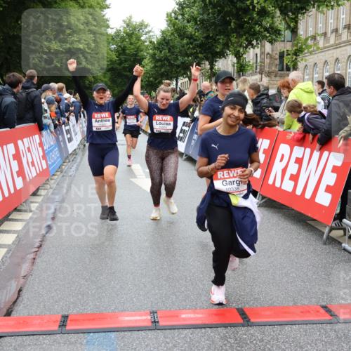 14.06.2026 - REWE Women's Run Strokosch-Dieckow http://msf.ph/oto/9785799 14.06.2026 10:04:19 Ziel 10276, 10335, 10448, 10554, 10974, 11037, 11108, 11279, 11333, 11338, 11534 meine-sportfotos.de