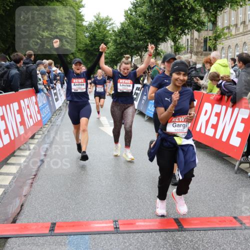 14.06.2026 - REWE Women's Run Strokosch-Dieckow http://msf.ph/oto/9785804 14.06.2026 10:04:19 Ziel 10276, 10335, 10448, 10554, 10974, 11037, 11108, 11279, 11333, 11338, 11534 meine-sportfotos.de