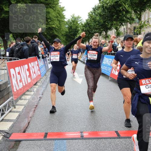 14.06.2026 - REWE Women's Run Strokosch-Dieckow http://msf.ph/oto/9785809 14.06.2026 10:04:20 Ziel 10276, 10335, 10448, 10544, 10554, 10974, 11037, 11108, 11279, 11333, 11338, 11534 meine-sportfotos.de