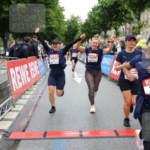 14.06.2026 - REWE Women's Run Strokosch-Dieckow http://msf.ph/oto/9785813 14.06.2026 10:04:20 Ziel 10276, 10335, 10448, 10544, 10554, 10974, 11037, 11108, 11279, 11333, 11338, 11534 meine-sportfotos.de