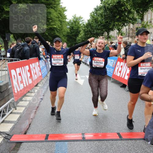 14.06.2026 - REWE Women's Run Strokosch-Dieckow http://msf.ph/oto/9785822 14.06.2026 10:04:20 Ziel 10276, 10335, 10448, 10544, 10554, 10974, 11037, 11108, 11279, 11333, 11338, 11534 meine-sportfotos.de