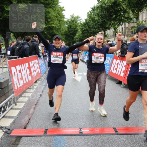 14.06.2026 - REWE Women's Run Strokosch-Dieckow http://msf.ph/oto/9785826 14.06.2026 10:04:20 Ziel 10276, 10335, 10448, 10544, 10554, 10974, 11037, 11108, 11279, 11333, 11338, 11534 meine-sportfotos.de