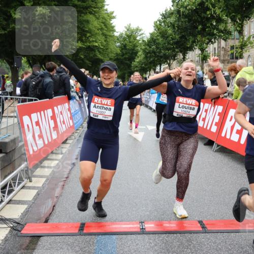 14.06.2026 - REWE Women's Run Strokosch-Dieckow http://msf.ph/oto/9785839 14.06.2026 10:04:20 Ziel 10276, 10335, 10448, 10544, 10554, 10974, 11037, 11108, 11279, 11333, 11338, 11534 meine-sportfotos.de