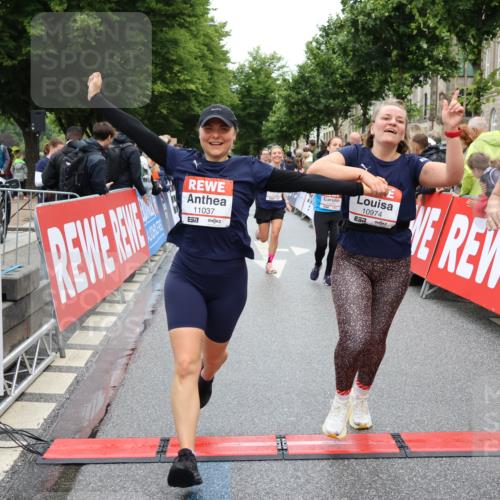 14.06.2026 - REWE Women's Run Strokosch-Dieckow http://msf.ph/oto/9785849 14.06.2026 10:04:20 Ziel 10276, 10335, 10448, 10544, 10554, 10974, 11037, 11108, 11279, 11333, 11338, 11534 meine-sportfotos.de