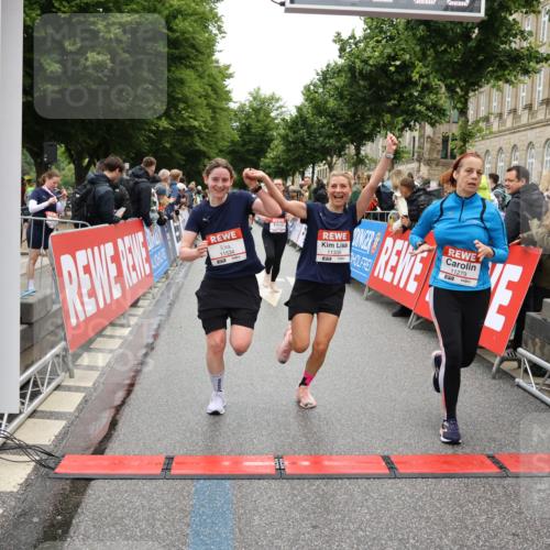 14.06.2026 - REWE Women's Run Strokosch-Dieckow http://msf.ph/oto/9785854 14.06.2026 10:04:22 Ziel 10335, 10544, 10554, 10974, 11037, 11108, 11279, 11338, 11534 meine-sportfotos.de
