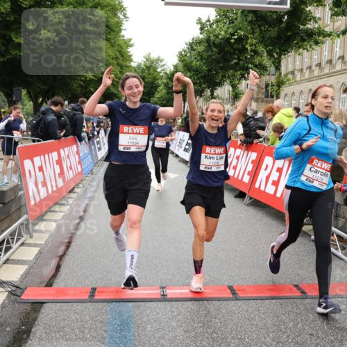 14.06.2026 - REWE Women's Run Strokosch-Dieckow http://msf.ph/oto/9785872 14.06.2026 10:04:22 Ziel 10335, 10544, 10554, 10974, 11037, 11108, 11279, 11338, 11534 meine-sportfotos.de