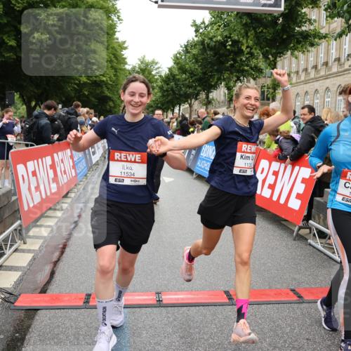 14.06.2026 - REWE Women's Run Strokosch-Dieckow http://msf.ph/oto/9785890 14.06.2026 10:04:22 Ziel 10335, 10544, 10554, 10974, 11037, 11108, 11279, 11338, 11534 meine-sportfotos.de