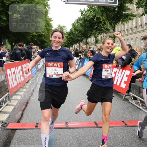 14.06.2026 - REWE Women's Run Strokosch-Dieckow http://msf.ph/oto/9785895 14.06.2026 10:04:22 Ziel 10335, 10544, 10554, 10974, 11037, 11108, 11279, 11338, 11534 meine-sportfotos.de