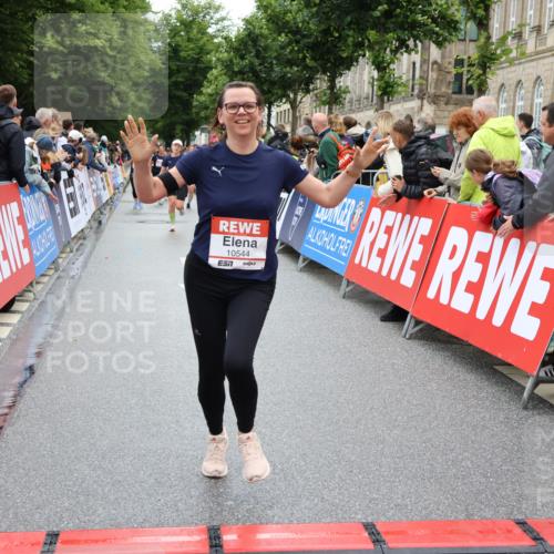14.06.2026 - REWE Women's Run Strokosch-Dieckow http://msf.ph/oto/9785903 14.06.2026 10:04:24 Ziel 10335, 10544, 10554, 10656, 10974, 11037, 11108, 11279, 11338, 11534 meine-sportfotos.de