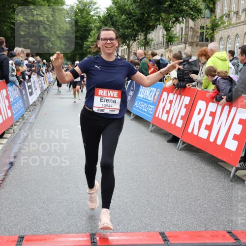14.06.2026 - REWE Women's Run Strokosch-Dieckow http://msf.ph/oto/9785909 14.06.2026 10:04:24 Ziel 10335, 10544, 10554, 10656, 10974, 11037, 11108, 11279, 11338, 11534 meine-sportfotos.de