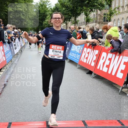 14.06.2026 - REWE Women's Run Strokosch-Dieckow http://msf.ph/oto/9785914 14.06.2026 10:04:24 Ziel 10335, 10544, 10554, 10656, 10974, 11037, 11108, 11279, 11338, 11534 meine-sportfotos.de