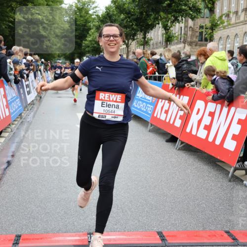 14.06.2026 - REWE Women's Run Strokosch-Dieckow http://msf.ph/oto/9785918 14.06.2026 10:04:24 Ziel 10335, 10544, 10554, 10656, 10974, 11037, 11108, 11279, 11338, 11534 meine-sportfotos.de