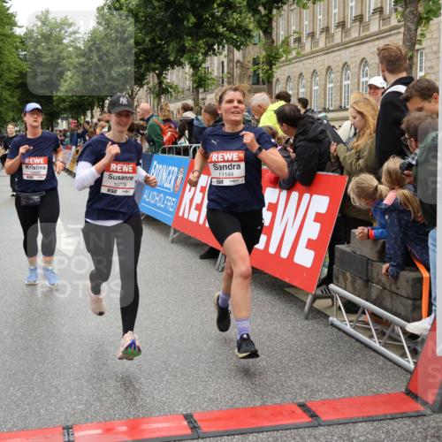 14.06.2026 - REWE Women's Run Strokosch-Dieckow http://msf.ph/oto/9785960 14.06.2026 10:04:30 Ziel 10544, 10656, 10660, 10771, 10779, 11144, 11279, 11338, 11473, 11534 meine-sportfotos.de