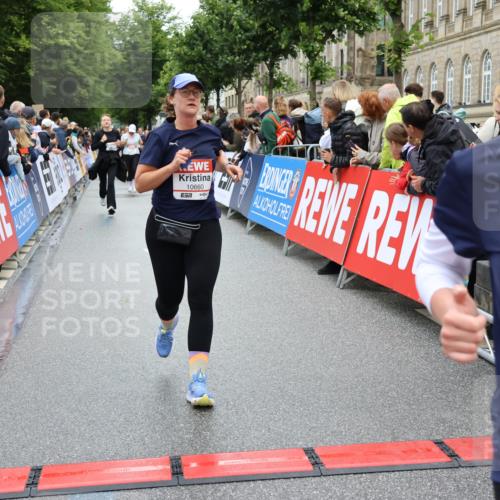 14.06.2026 - REWE Women's Run Strokosch-Dieckow http://msf.ph/oto/9785972 14.06.2026 10:04:31 Ziel 10544, 10656, 10660, 10771, 10779, 11144, 11473 meine-sportfotos.de