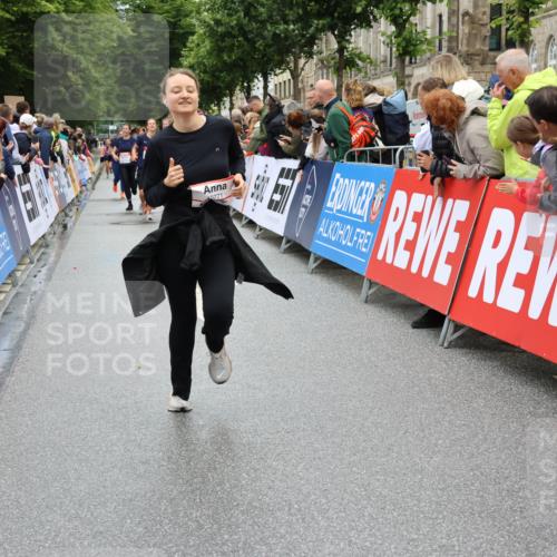14.06.2026 - REWE Women's Run Strokosch-Dieckow http://msf.ph/oto/9785974 14.06.2026 10:04:34 Ziel 10656, 10660, 10771, 10779, 11118, 11144, 11473 meine-sportfotos.de