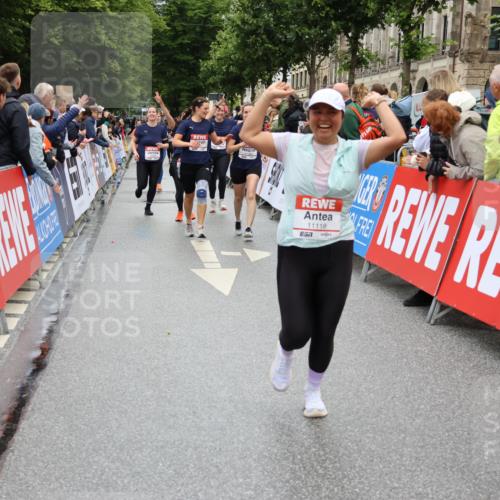 14.06.2026 - REWE Women's Run Strokosch-Dieckow http://msf.ph/oto/9785980 14.06.2026 10:04:36 Ziel 10486, 10660, 10771, 10779, 11002, 11118, 11144, 11187, 11473 meine-sportfotos.de