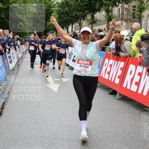 14.06.2026 - REWE Women's Run Strokosch-Dieckow http://msf.ph/oto/9785982 14.06.2026 10:04:36 Ziel 10486, 10660, 10771, 10779, 11002, 11118, 11144, 11187, 11473 meine-sportfotos.de