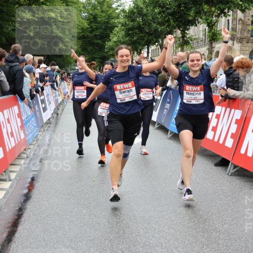 14.06.2026 - REWE Women's Run Strokosch-Dieckow http://msf.ph/oto/9785988 14.06.2026 10:04:39 Ziel 10486, 10660, 10771, 10787, 10788, 11002, 11068, 11118, 11187 meine-sportfotos.de