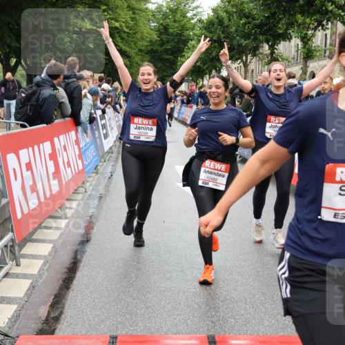 14.06.2026 - REWE Women's Run Strokosch-Dieckow http://msf.ph/oto/9785997 14.06.2026 10:04:40 Ziel 10486, 10771, 10787, 10788, 11002, 11068, 11118, 11187 meine-sportfotos.de