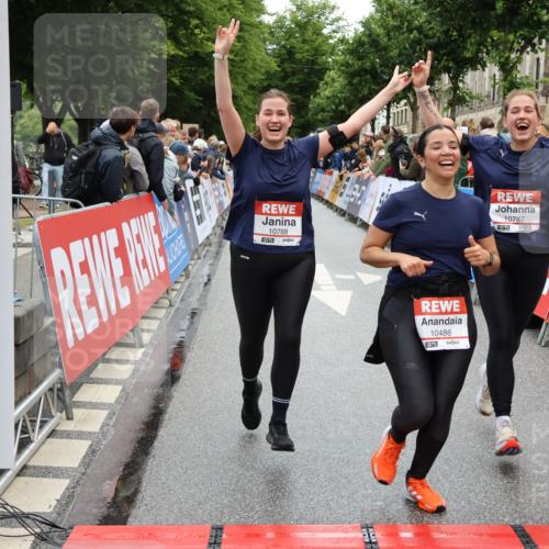 14.06.2026 - REWE Women's Run Strokosch-Dieckow http://msf.ph/oto/9785998 14.06.2026 10:04:41 Ziel 10486, 10771, 10787, 10788, 11002, 11068, 11118, 11187 meine-sportfotos.de