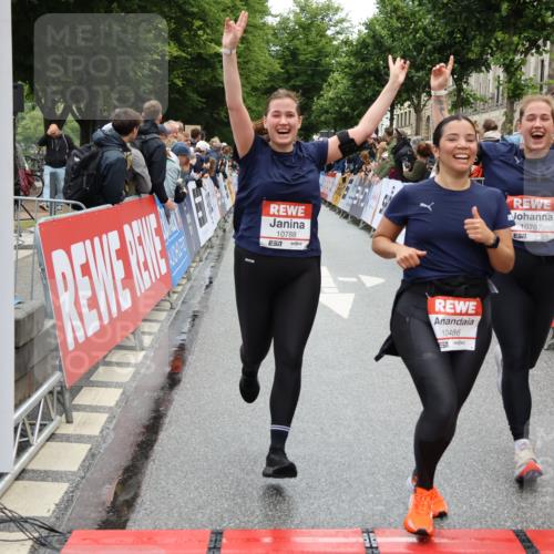 14.06.2026 - REWE Women's Run Strokosch-Dieckow http://msf.ph/oto/9785999 14.06.2026 10:04:41 Ziel 10486, 10771, 10787, 10788, 11002, 11068, 11118, 11187 meine-sportfotos.de