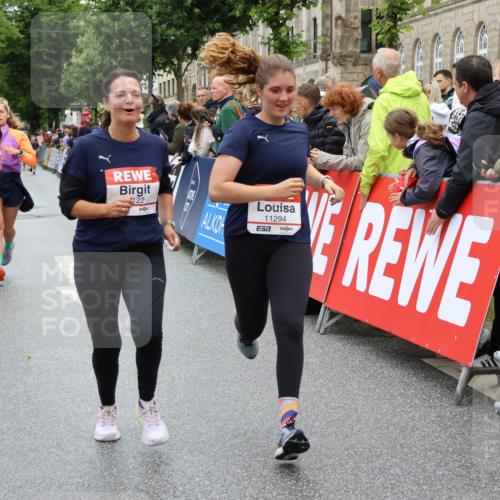 14.06.2026 - REWE Women's Run Strokosch-Dieckow http://msf.ph/oto/9786009 14.06.2026 10:04:47 Ziel 10486, 10593, 10787, 10788, 11002, 11068, 11122, 11187, 11294 meine-sportfotos.de