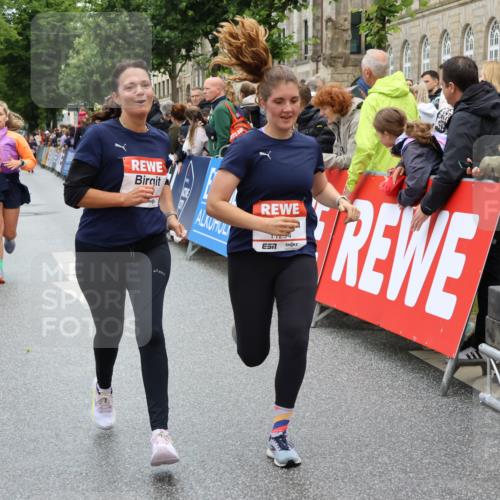 14.06.2026 - REWE Women's Run Strokosch-Dieckow http://msf.ph/oto/9786010 14.06.2026 10:04:47 Ziel 10486, 10593, 10787, 10788, 11002, 11068, 11122, 11187, 11294 meine-sportfotos.de