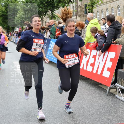 14.06.2026 - REWE Women's Run Strokosch-Dieckow http://msf.ph/oto/9786011 14.06.2026 10:04:47 Ziel 10486, 10593, 10787, 10788, 11002, 11068, 11122, 11187, 11294 meine-sportfotos.de