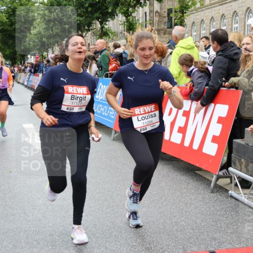 14.06.2026 - REWE Women's Run Strokosch-Dieckow http://msf.ph/oto/9786012 14.06.2026 10:04:47 Ziel 10486, 10593, 10787, 10788, 11002, 11068, 11122, 11187, 11294 meine-sportfotos.de