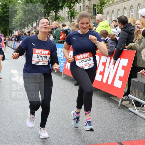 14.06.2026 - REWE Women's Run Strokosch-Dieckow http://msf.ph/oto/9786013 14.06.2026 10:04:47 Ziel 10486, 10593, 10787, 10788, 11002, 11068, 11122, 11187, 11294 meine-sportfotos.de