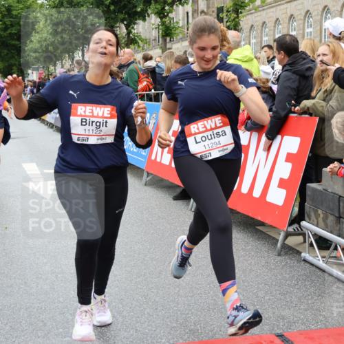 14.06.2026 - REWE Women's Run Strokosch-Dieckow http://msf.ph/oto/9786014 14.06.2026 10:04:47 Ziel 10486, 10593, 10787, 10788, 11002, 11068, 11122, 11187, 11294 meine-sportfotos.de