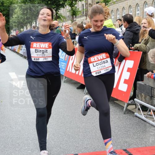14.06.2026 - REWE Women's Run Strokosch-Dieckow http://msf.ph/oto/9786015 14.06.2026 10:04:47 Ziel 10486, 10593, 10787, 10788, 11002, 11068, 11122, 11187, 11294 meine-sportfotos.de
