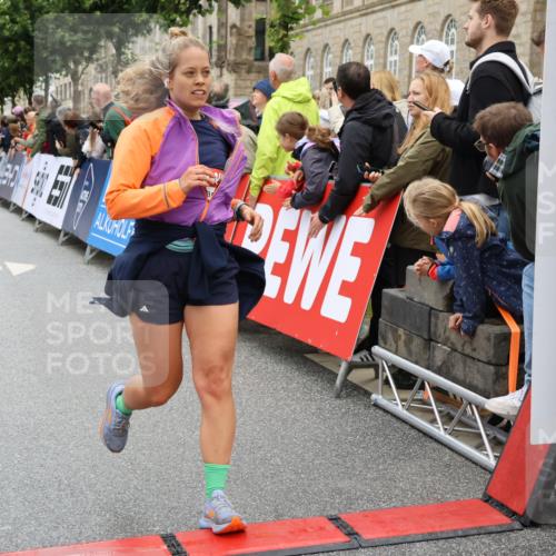 14.06.2026 - REWE Women's Run Strokosch-Dieckow http://msf.ph/oto/9786019 14.06.2026 10:04:49 Ziel 10593, 10787, 10788, 11068, 11122, 11294 meine-sportfotos.de