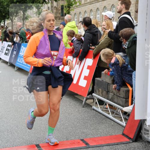 14.06.2026 - REWE Women's Run Strokosch-Dieckow http://msf.ph/oto/9786020 14.06.2026 10:04:49 Ziel 10593, 10787, 10788, 11068, 11122, 11294 meine-sportfotos.de