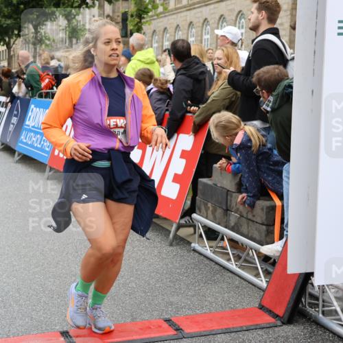 14.06.2026 - REWE Women's Run Strokosch-Dieckow http://msf.ph/oto/9786021 14.06.2026 10:04:49 Ziel 10593, 10787, 10788, 11068, 11122, 11294 meine-sportfotos.de