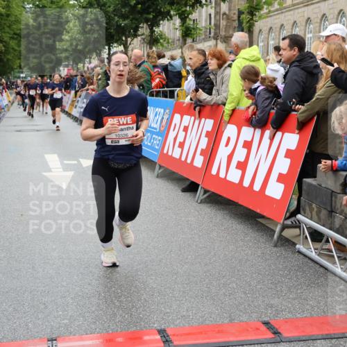14.06.2026 - REWE Women's Run Strokosch-Dieckow http://msf.ph/oto/9786023 14.06.2026 10:04:57 Ziel 10326, 10593 meine-sportfotos.de